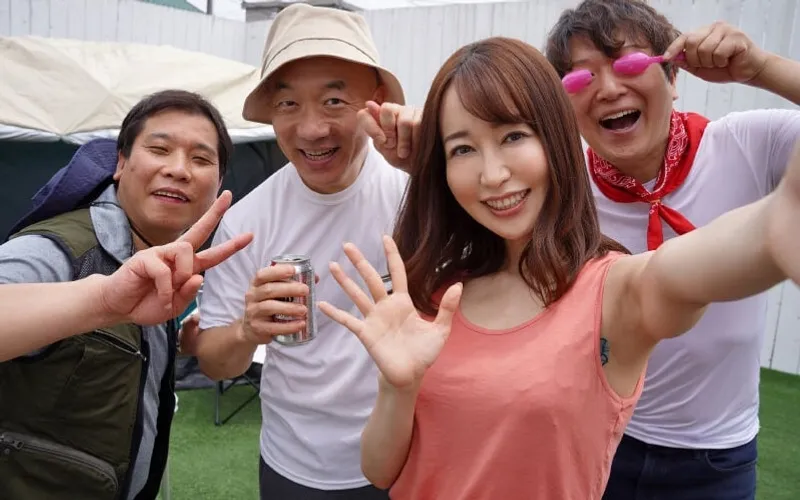 Chồng để người vợ cắm trại 3 ngày 2 đêm với hiệp hội khu phố mà không biết…