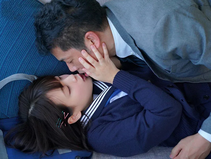 Thầy giáo trốn người vợ vụng trộm với cô học trò dễ thương