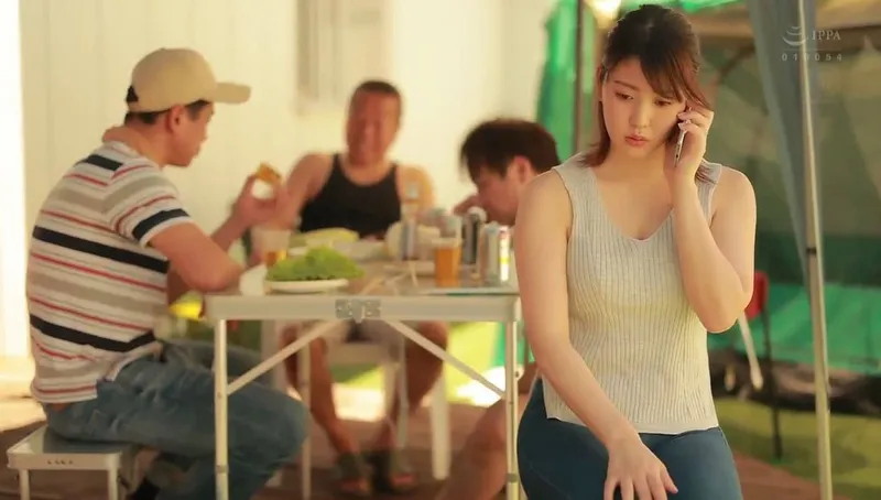 Chồng khờ để vợ yêu tham gia sự kiện cắm trại với mấy gã nhà kề bên và cái kết