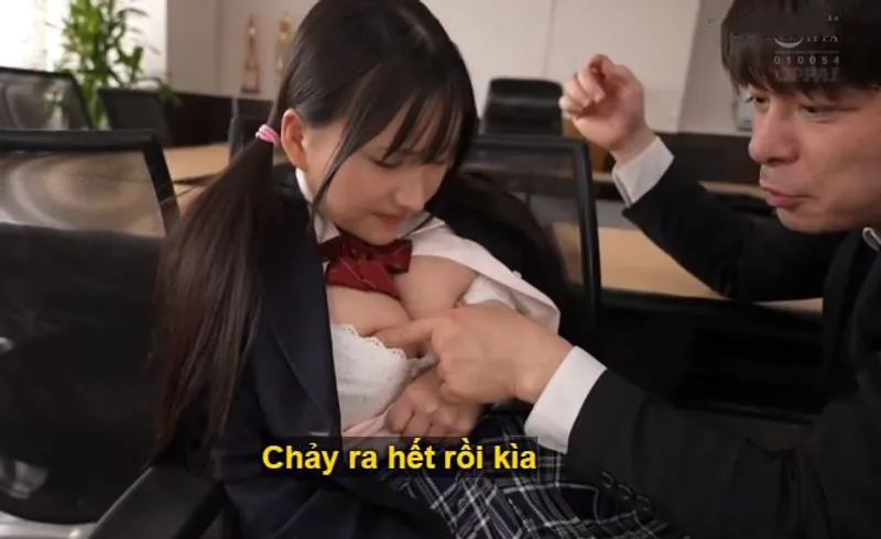Ba năm thầy giáo rèn luyện học trò ngực đẹp thành "cái bình đựng tinh".