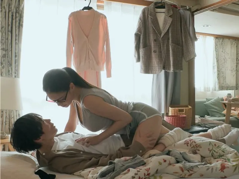 được chị cạnh nhà "an ủi" khi tình nhân đi ngoại tình